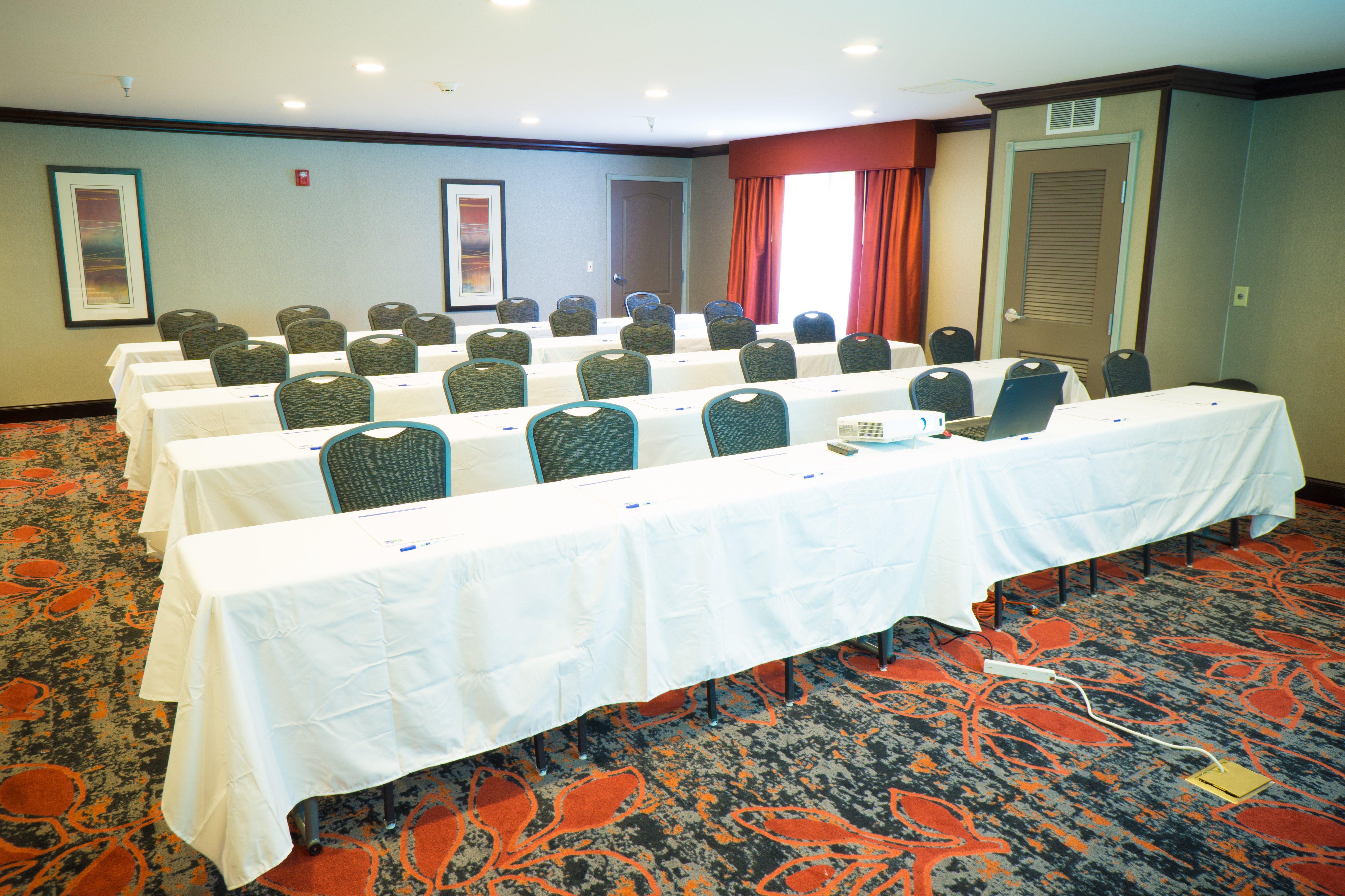Holiday Inn Express & Suites Rapid City By Ihg Екстериор снимка